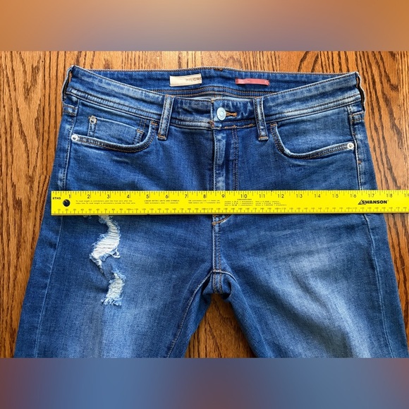 Pilcro Slim Boyfriend Crop Distressed Mid-Rise Med Wash Jeans
Size 27 - Picture 13 of 13